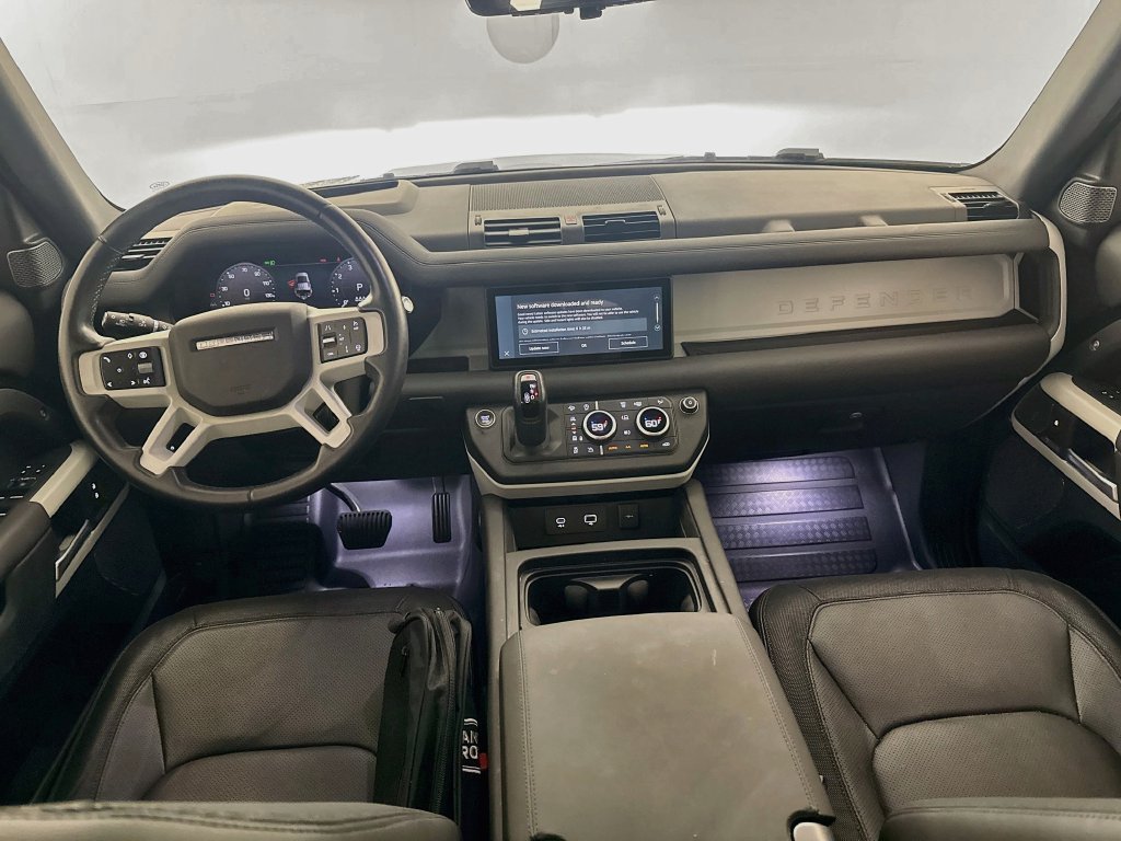 Used 2024 Black Land Rover X-Dynamic SE image 21