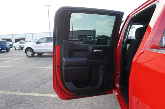 Used 2024  Chevrolet Custom image 16