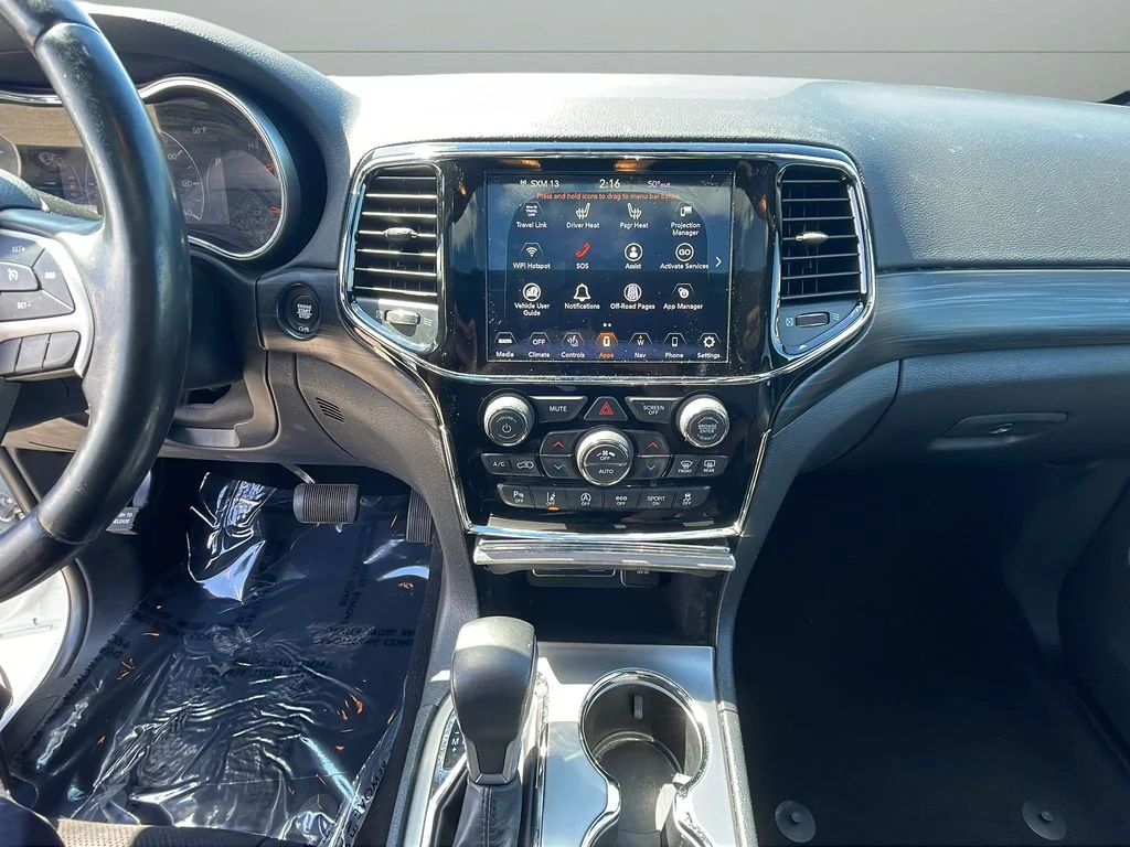 Used 2020 White Jeep Altitude image 24