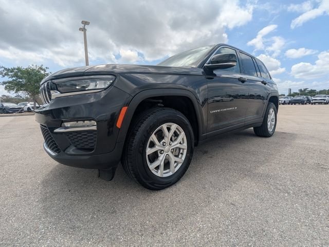 Used 2023 Diamond Black Jeep Limited image 8