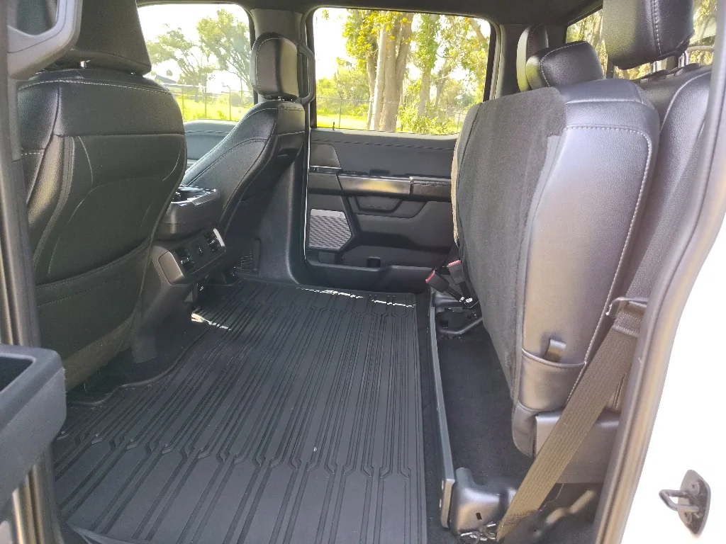 Used 2025 Star White Ford Lariat Crew Cab 4x4 image 12