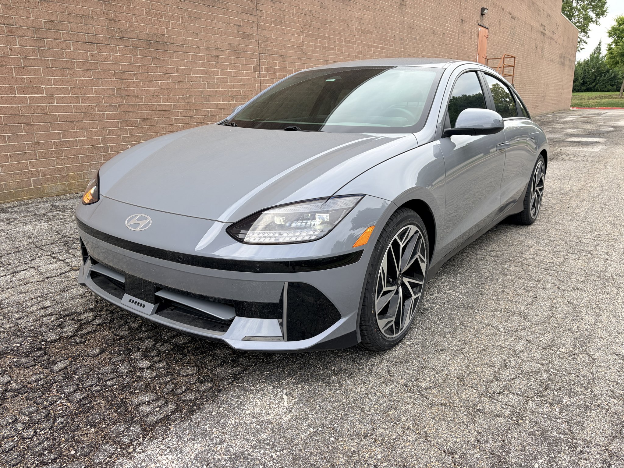 Used 2023 Transmission Blue Hyundai SEL image 1