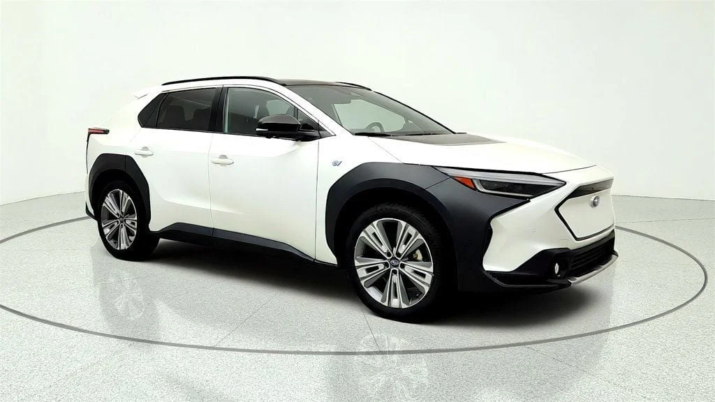 Used 2023 Cosmic White Pearl Subaru Touring AWD image 3