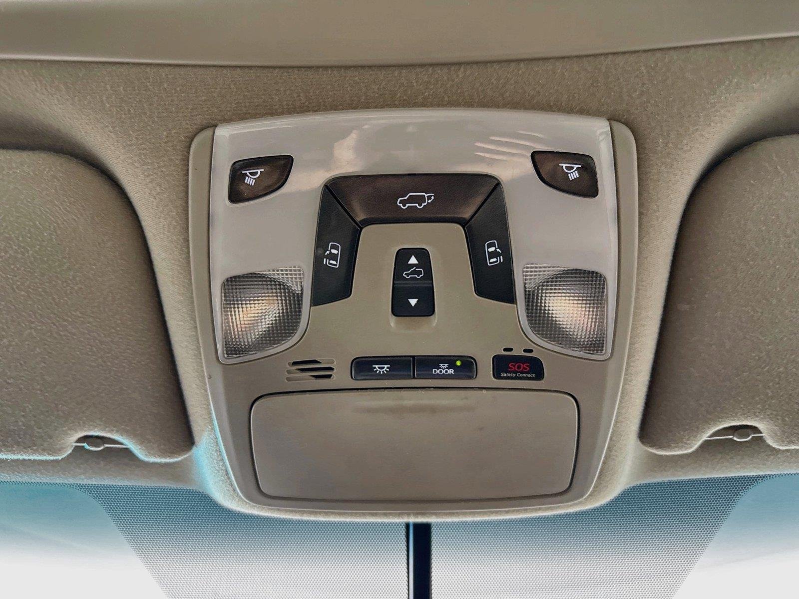 Used 2013 Black Toyota XLE image 24