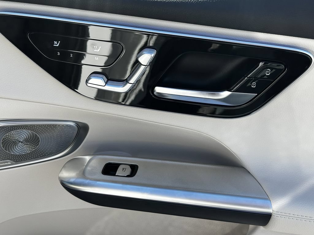 New 2026 Polar White Mercedes-Benz GLC 300 image 17