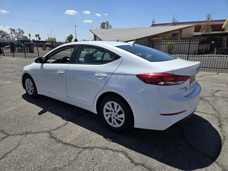 Used 2017 Quartz White Pearl Hyundai SE image 3