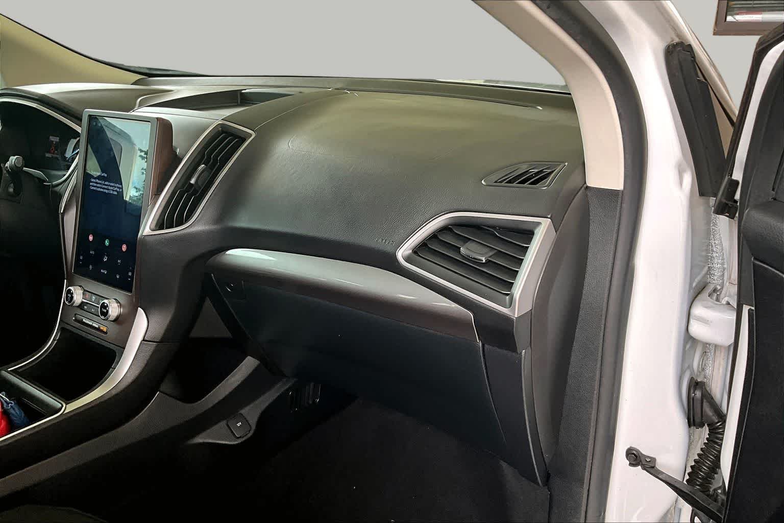 Used 2021 Oxford White Ford SE image 17