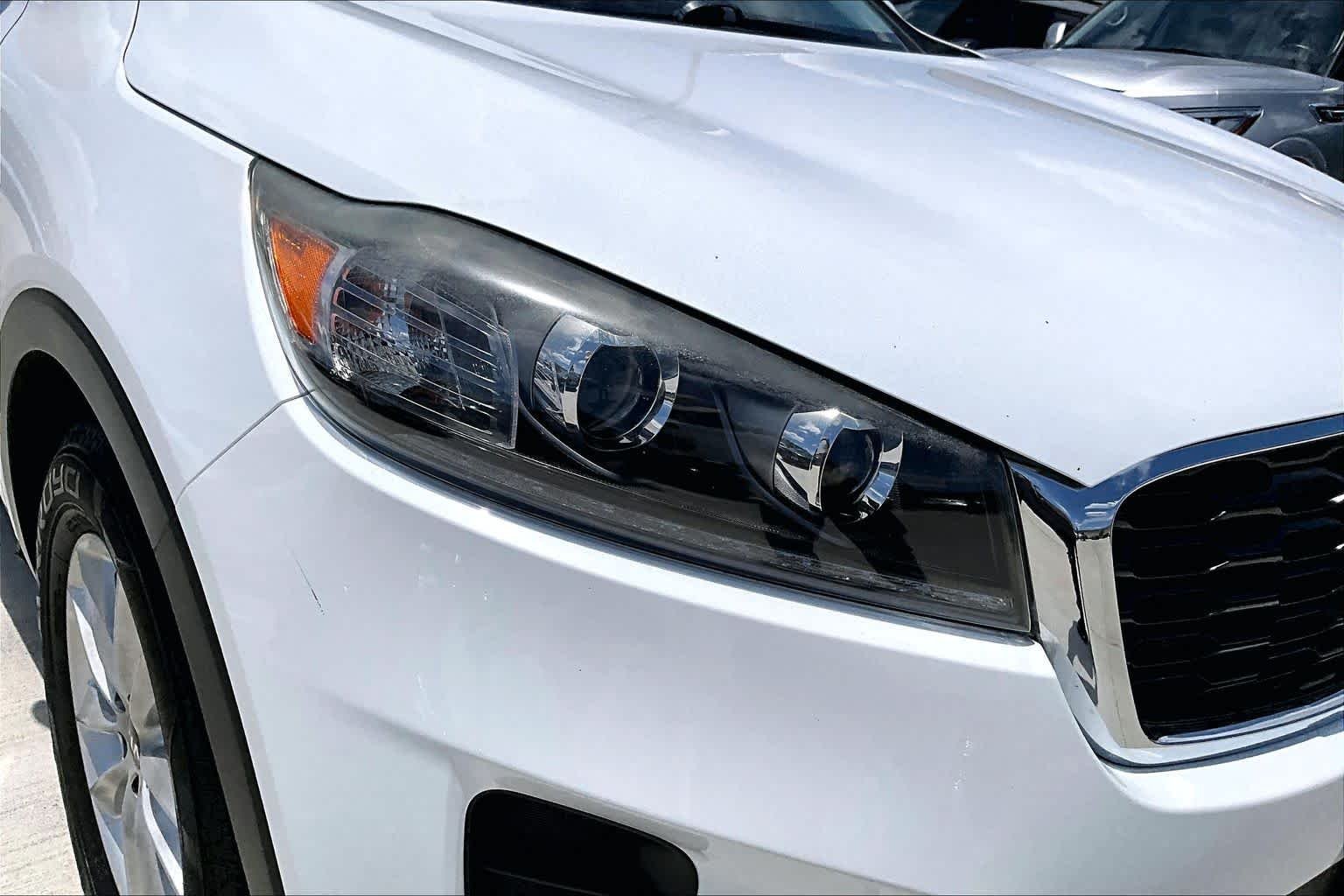Used 2019 Snow White Pearl Kia LX V6 image 25