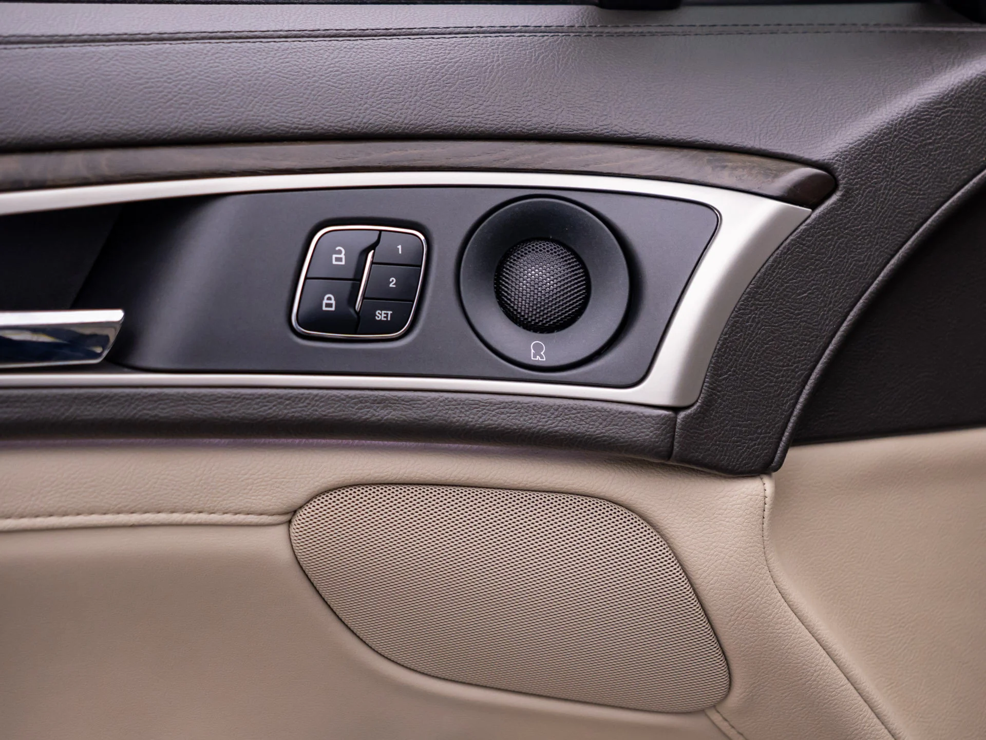 Used 2018 Blue Lincoln Reserve image 15