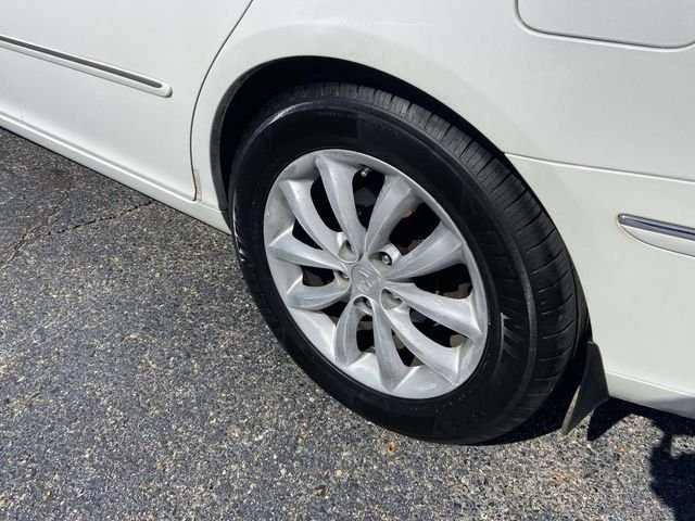 Used 2008 White Hyundai Limited image 7