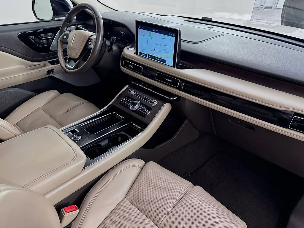 Used 2020 White Metallic Lincoln Grand Touring image 40