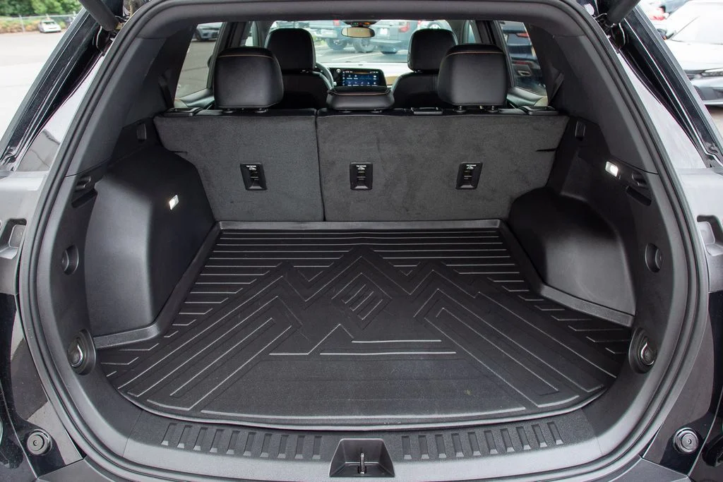 Used 2025 Black Metallic Chevrolet AWD ACTIV image 19