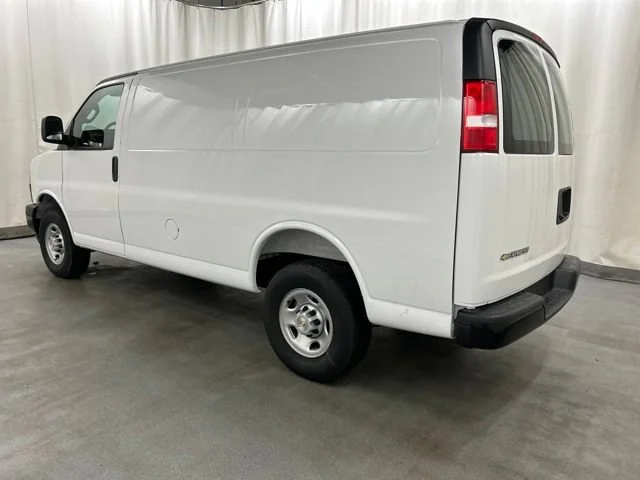 New 2026 Summit White Chevrolet WT image 3