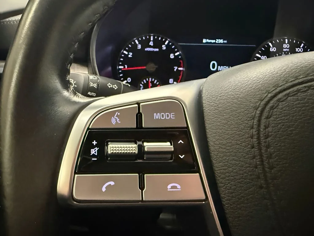 Used 2022 Black Kia EX image 18