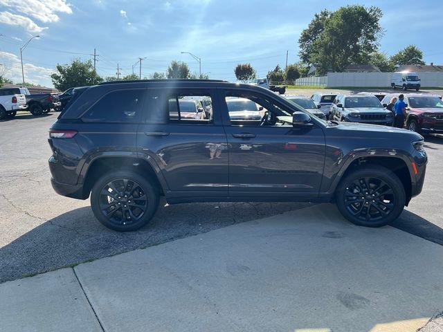 New 2026 Baltic Gray Metallic Clear-Coat Exterior Paint Jeep Limited Reserve image 5