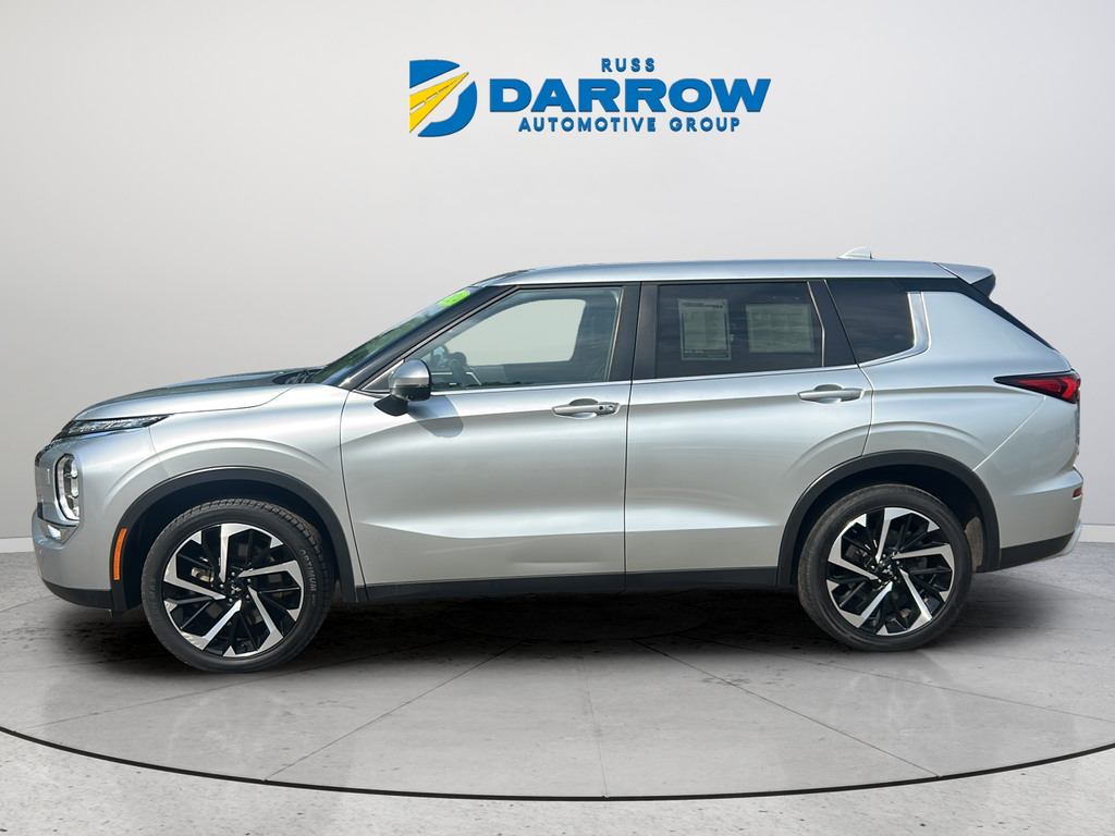 Used 2024 Silver Mitsubishi SE image 2