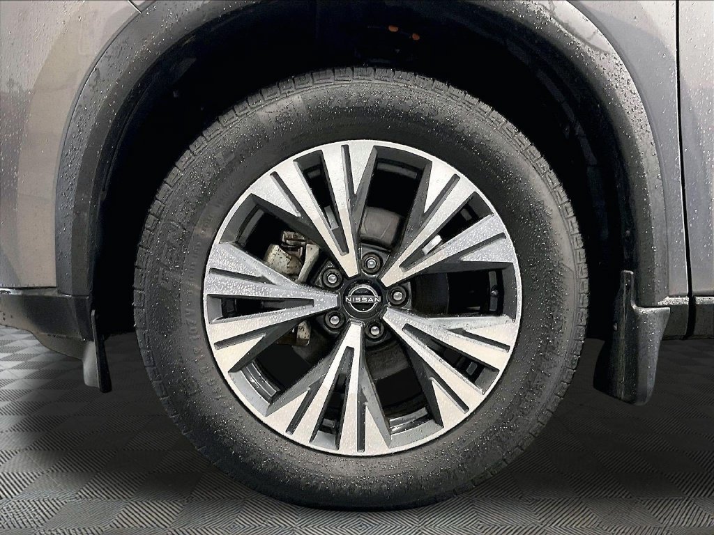 Used 2023 Gray Nissan SV image 7