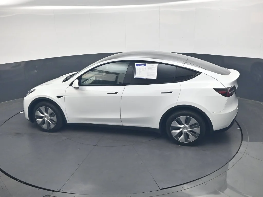 Used 2022  Tesla Long Range image 18