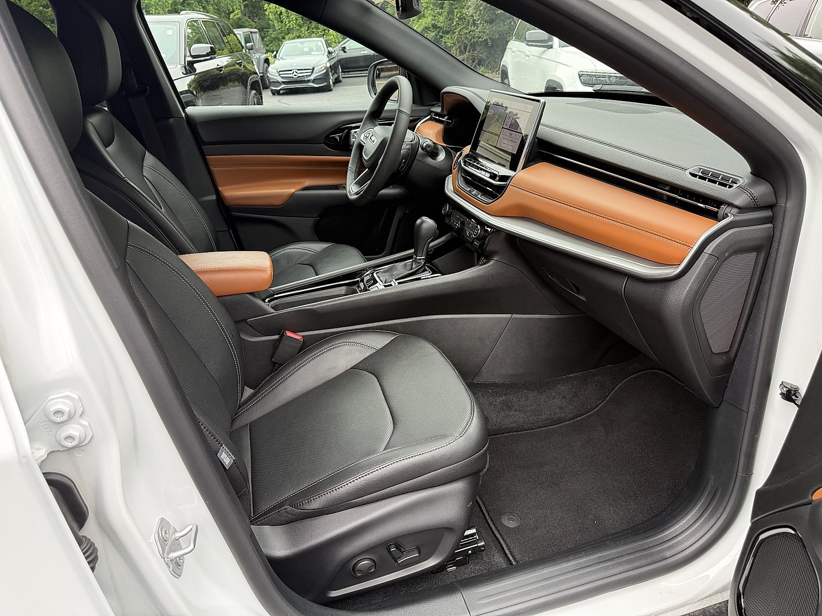 Used 2025 Bright White Clearcoat Jeep Limited image 13
