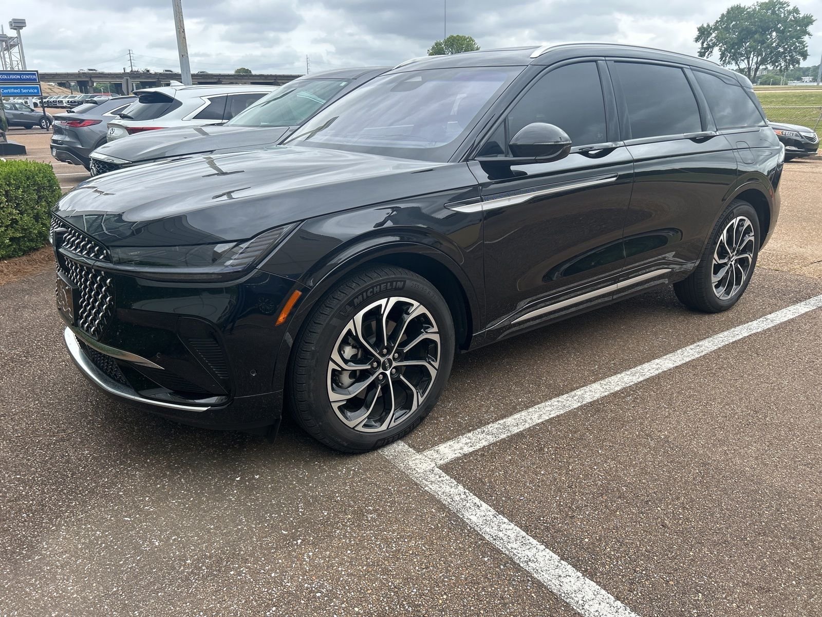 Used 2024 Black Lincoln Reserve image 3