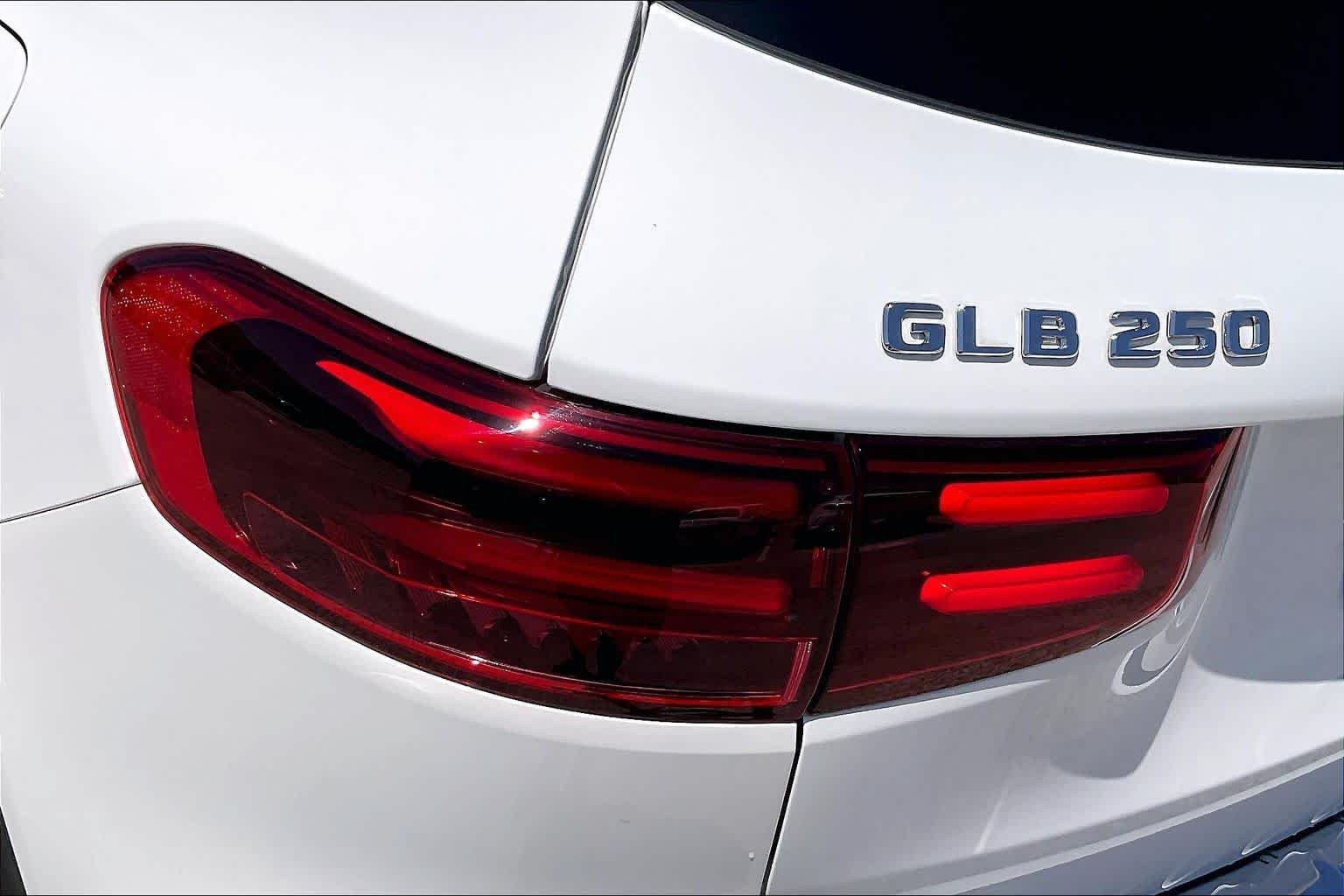 Used 2024 Polar White Mercedes-Benz GLB 250 image 26