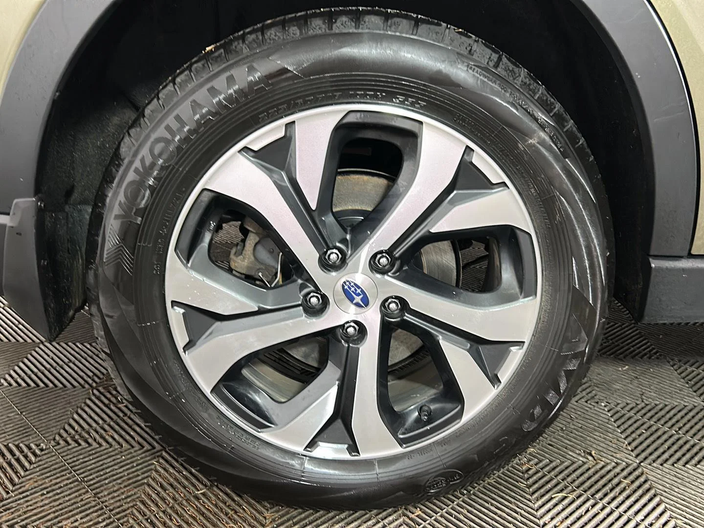 Used 2022 Autumn Green Metallic Subaru Touring image 2