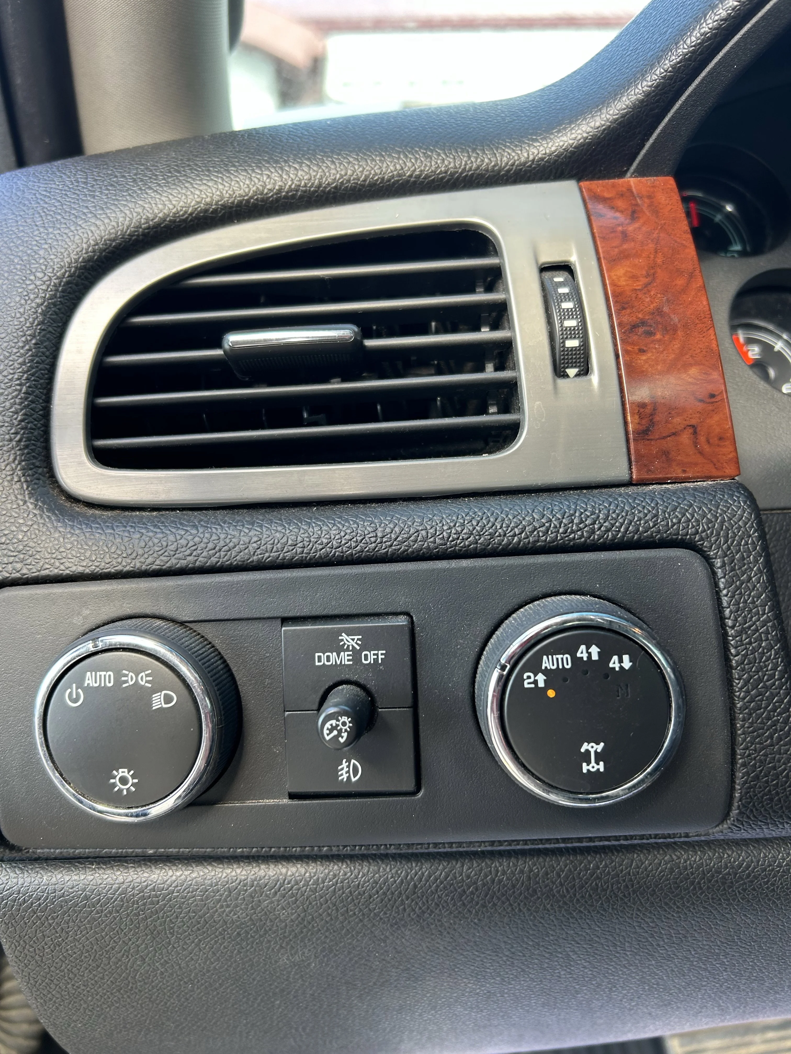 Used 2013 Black Chevrolet LT image 10