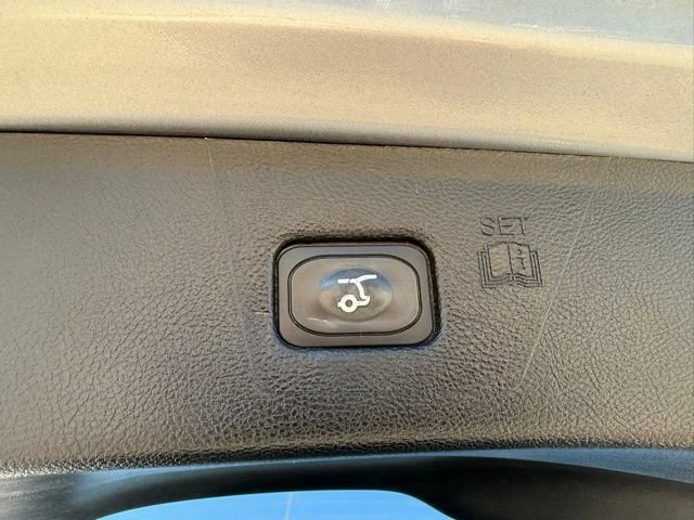 Used 2022 Black Ford SEL image 41