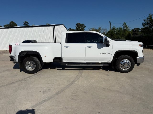 Used 2024 Summit White Chevrolet LTZ image 6