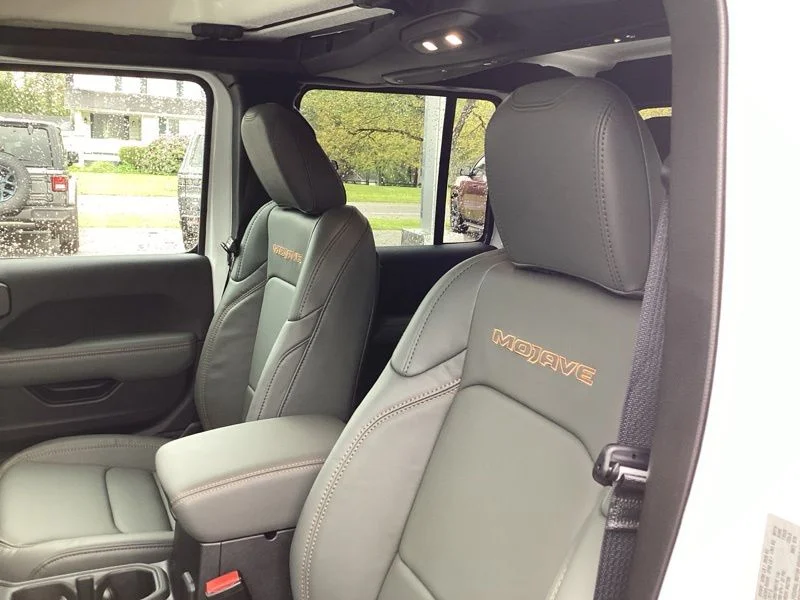 New 2026 Bright White Clear-Coat Exterior Paint Jeep Mojave image 5