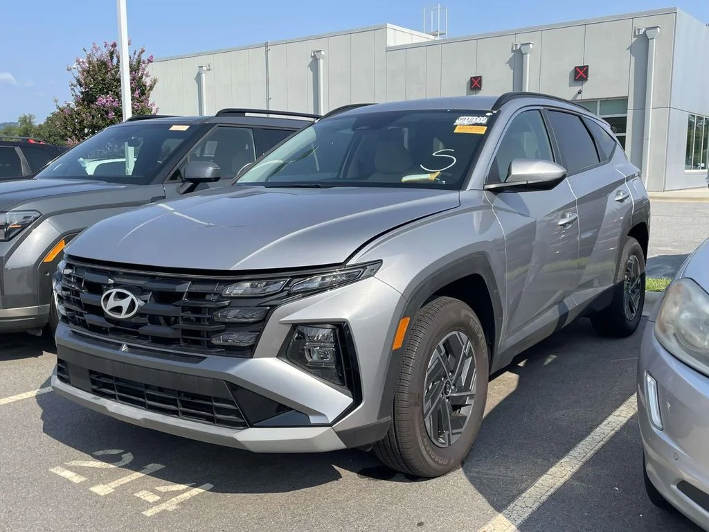 Certified Used 2025 Shimmering Silver Hyundai Blue image 2