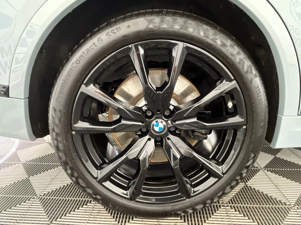 Used 2024 Gray BMW M60i image 17