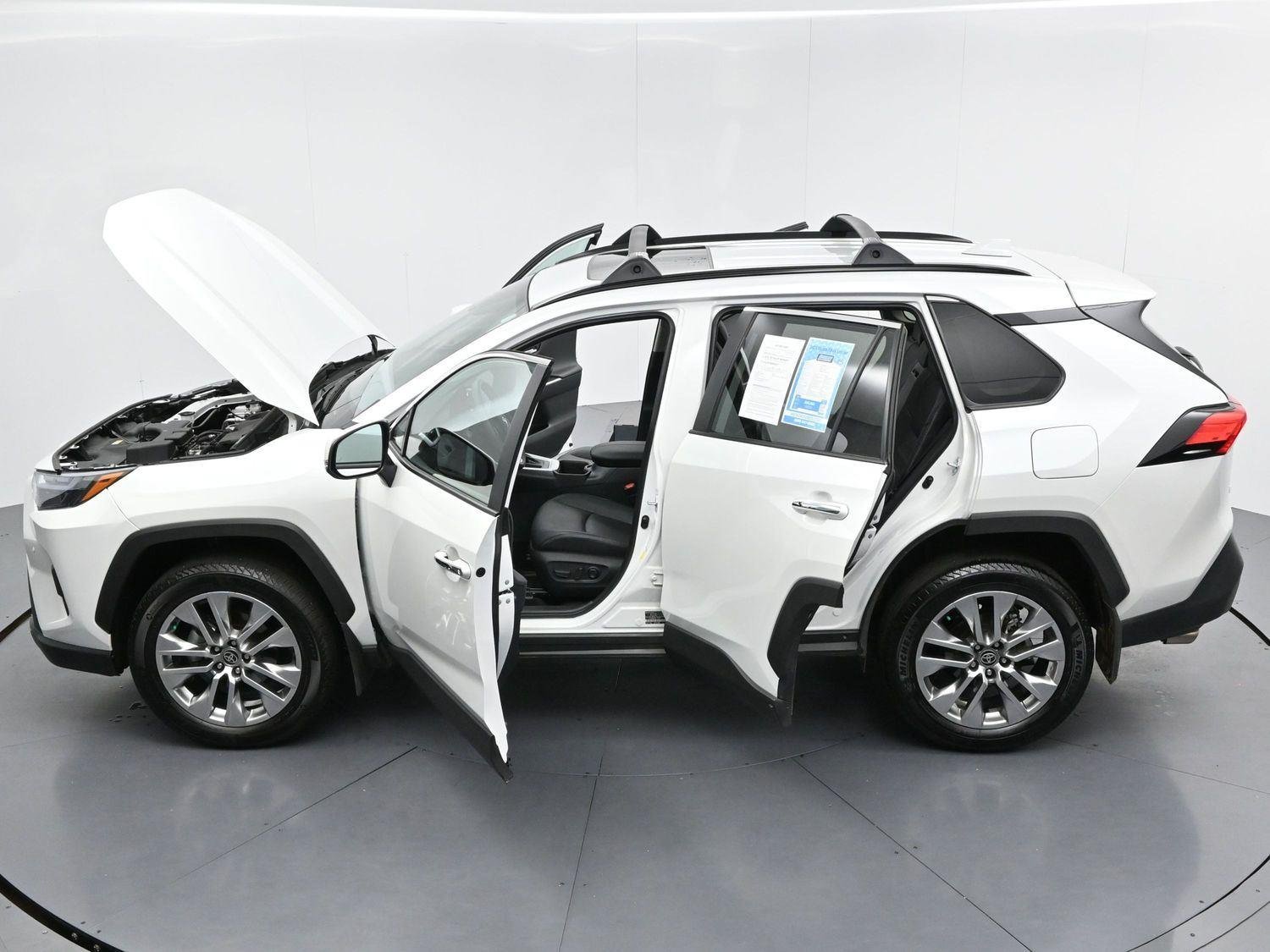 Used 2025 Wind Chill Pearl Toyota Limited image 42
