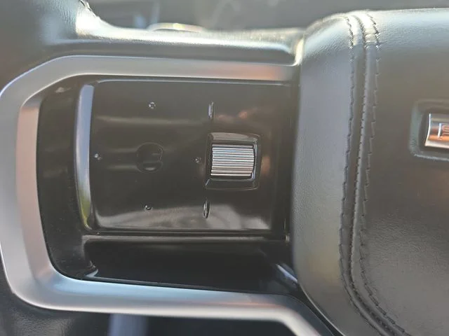 Used 2023 Black Land Rover R-Dynamic S image 18