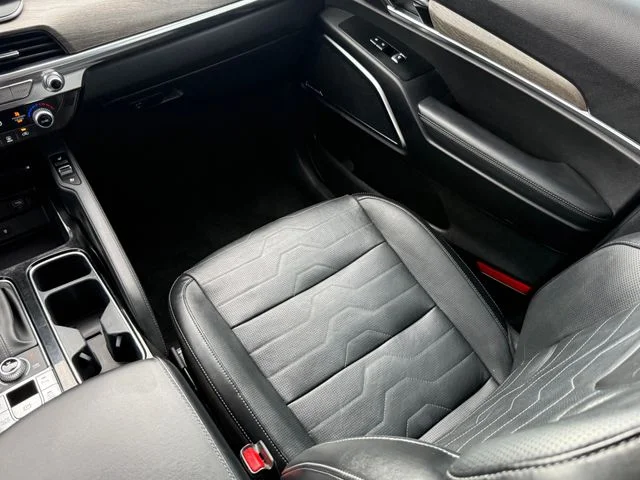 Used 2022 White Kia SX image 22
