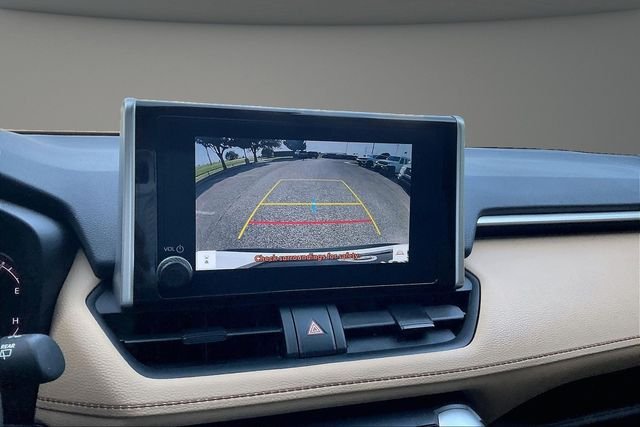 Used 2025 White Toyota XLE image 19