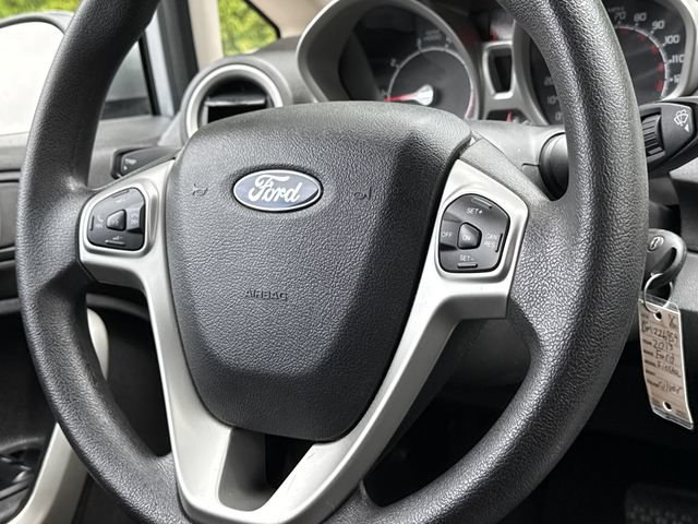 Used 2013 Ingot Silver Metallic Ford SE image 12