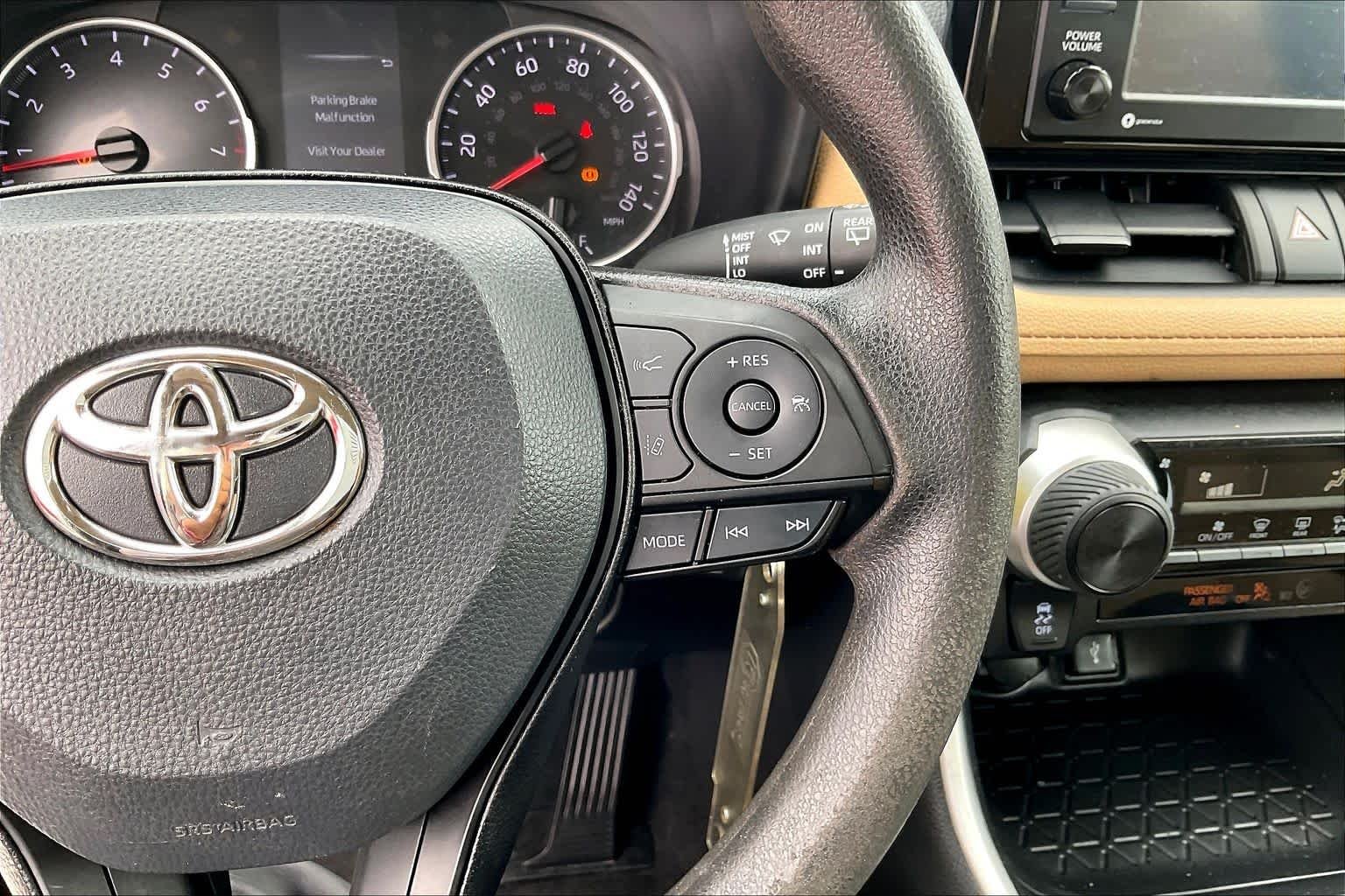 Used 2022 White Toyota LE image 23