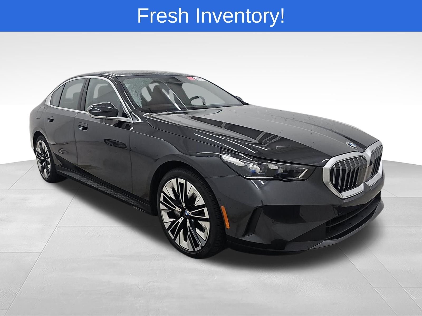 Certified Used 2026 Dark Graphite Metallic BMW 540i xDrive image 3