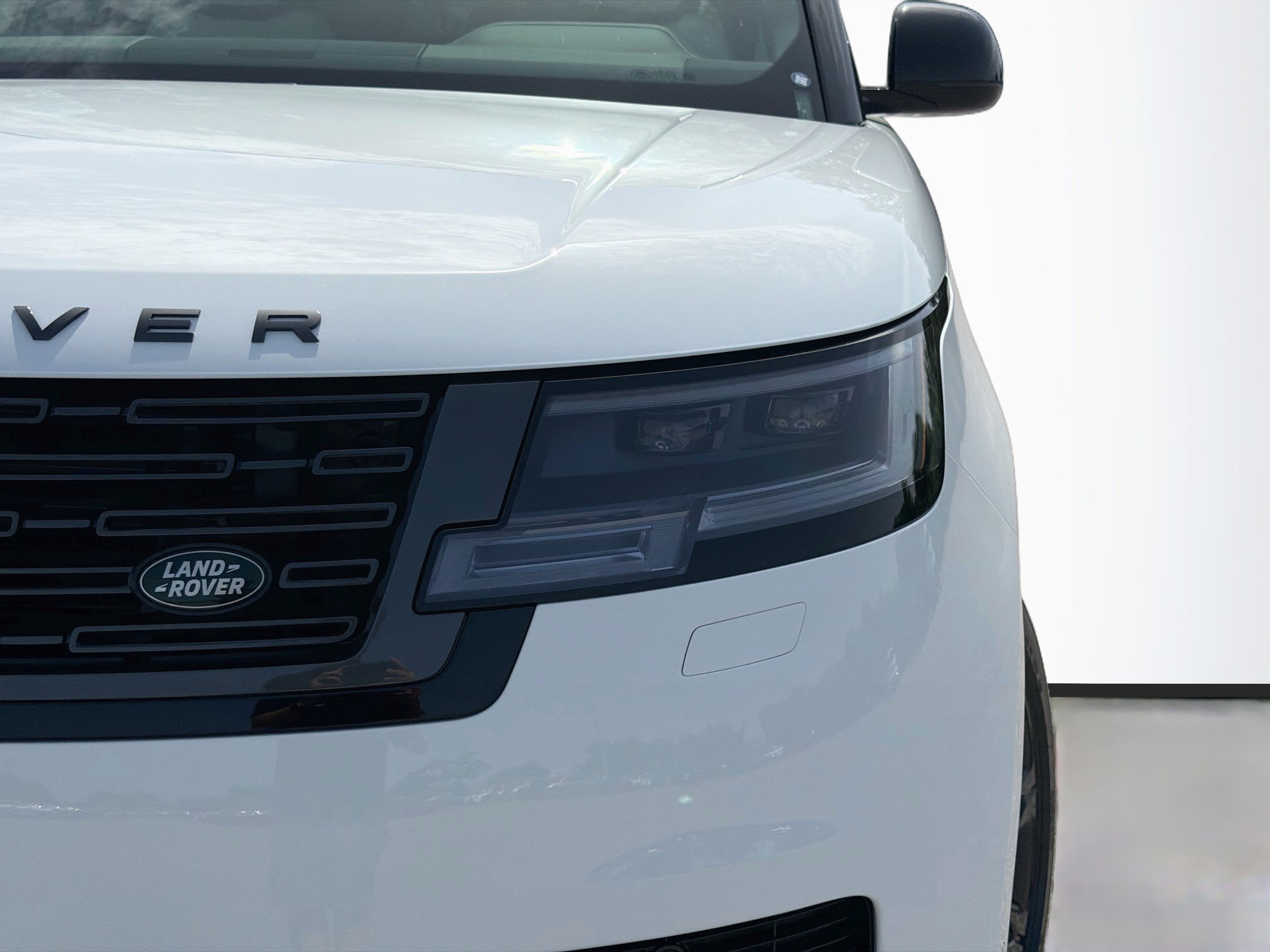New 2026 Fuji White LAND ROVER SE 7 Seats image 9