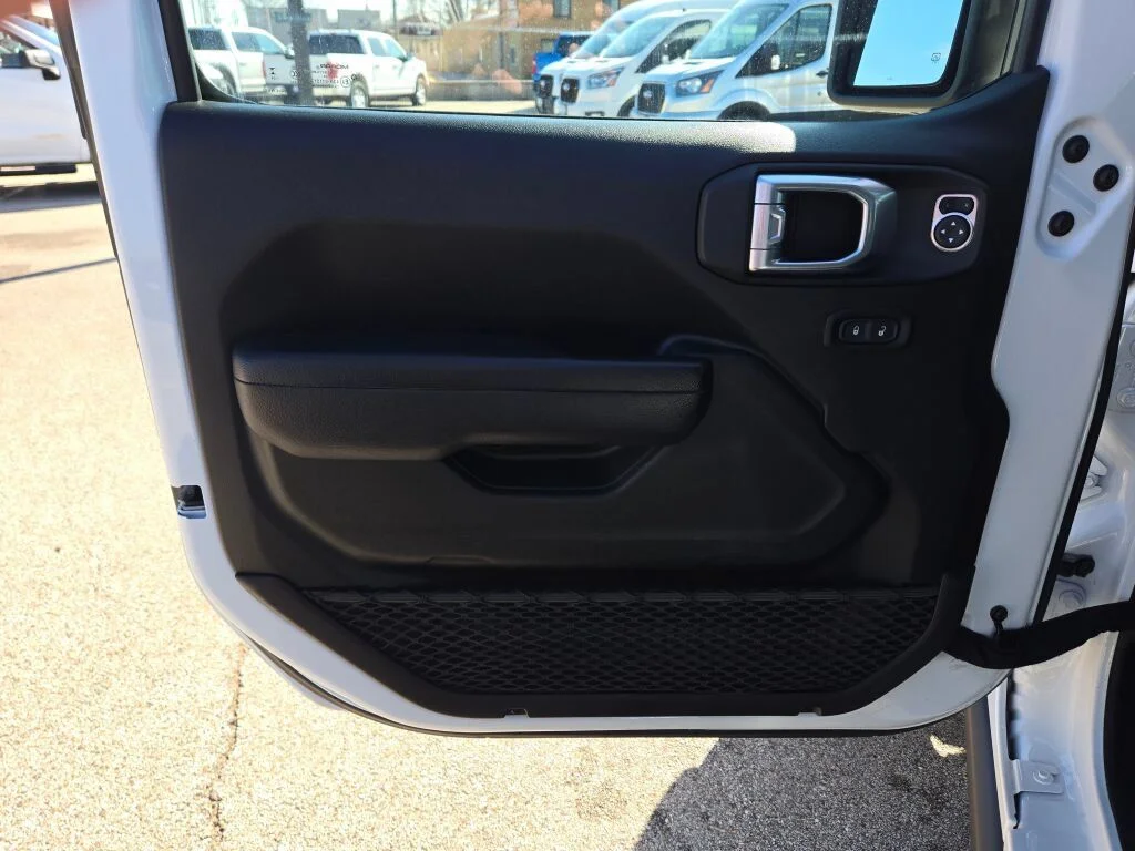 Certified Used 2024 Bright White Clearcoat Jeep Rubicon image 21
