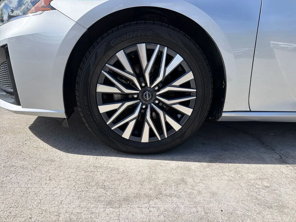 2024 Nissan Altima SV - Photo 11
