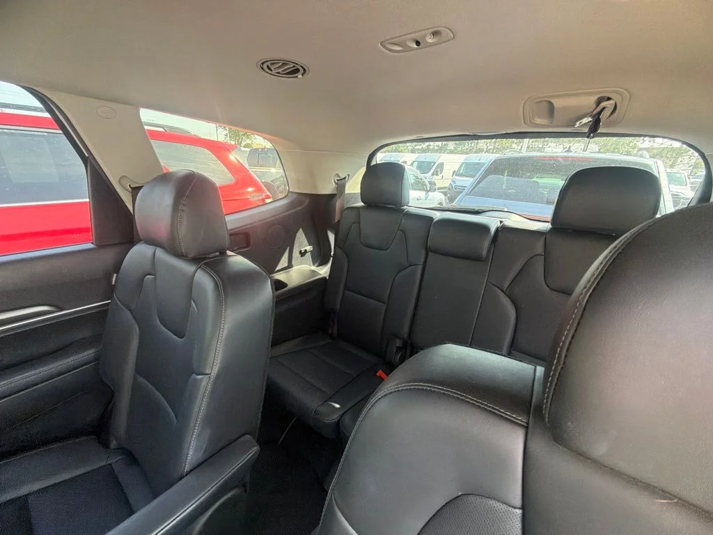 Used 2025 White Kia S image 18