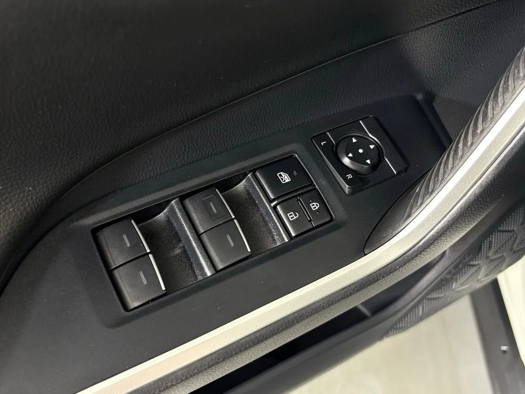 Used 2022 White Toyota XSE image 18