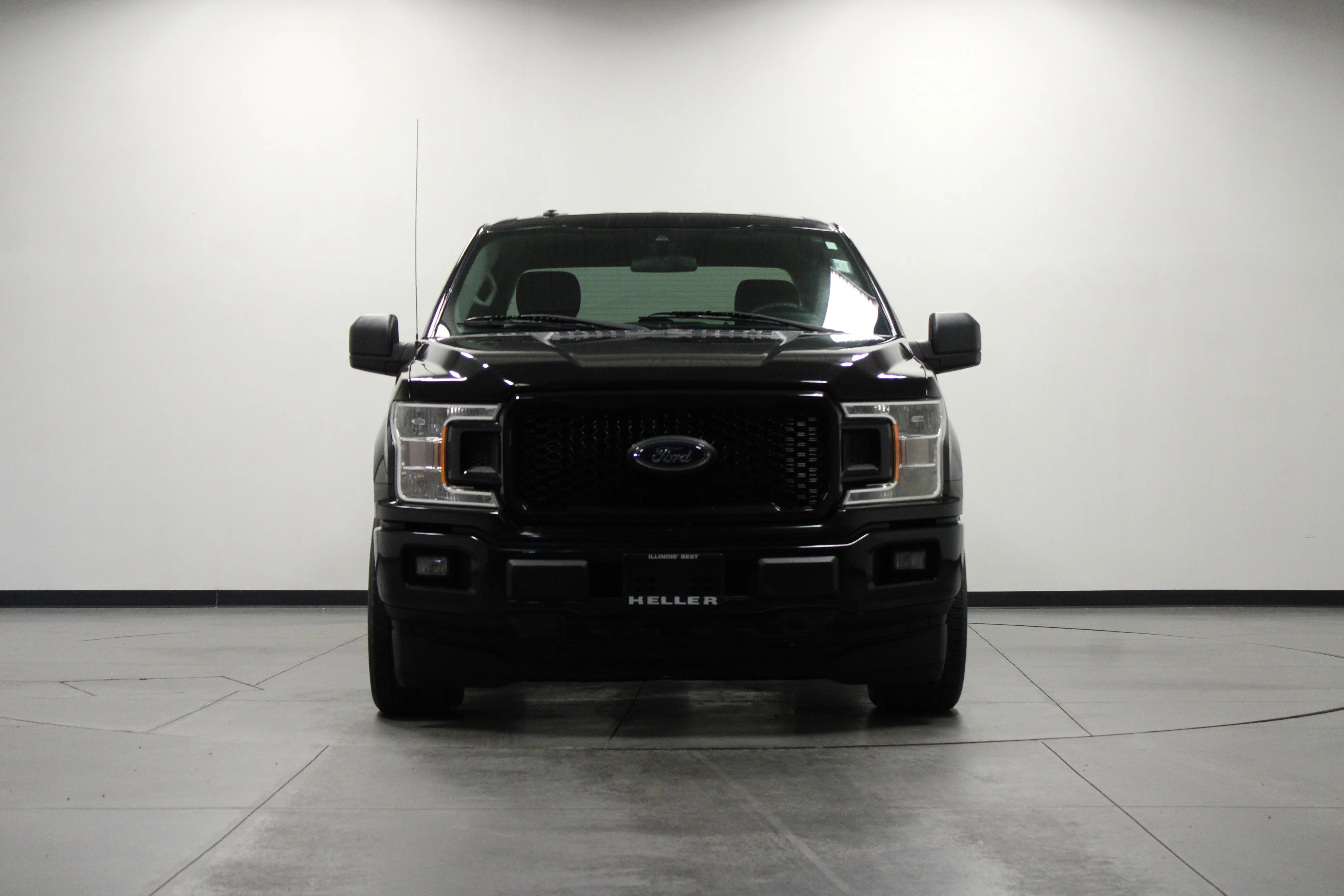 Used 2019 Agate Black Metallic Ford XL image 9