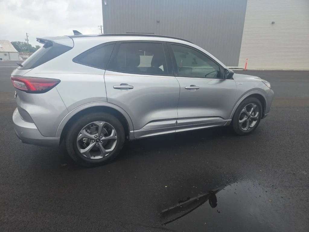 Used 2023 Silver Ford ST-Line image 12