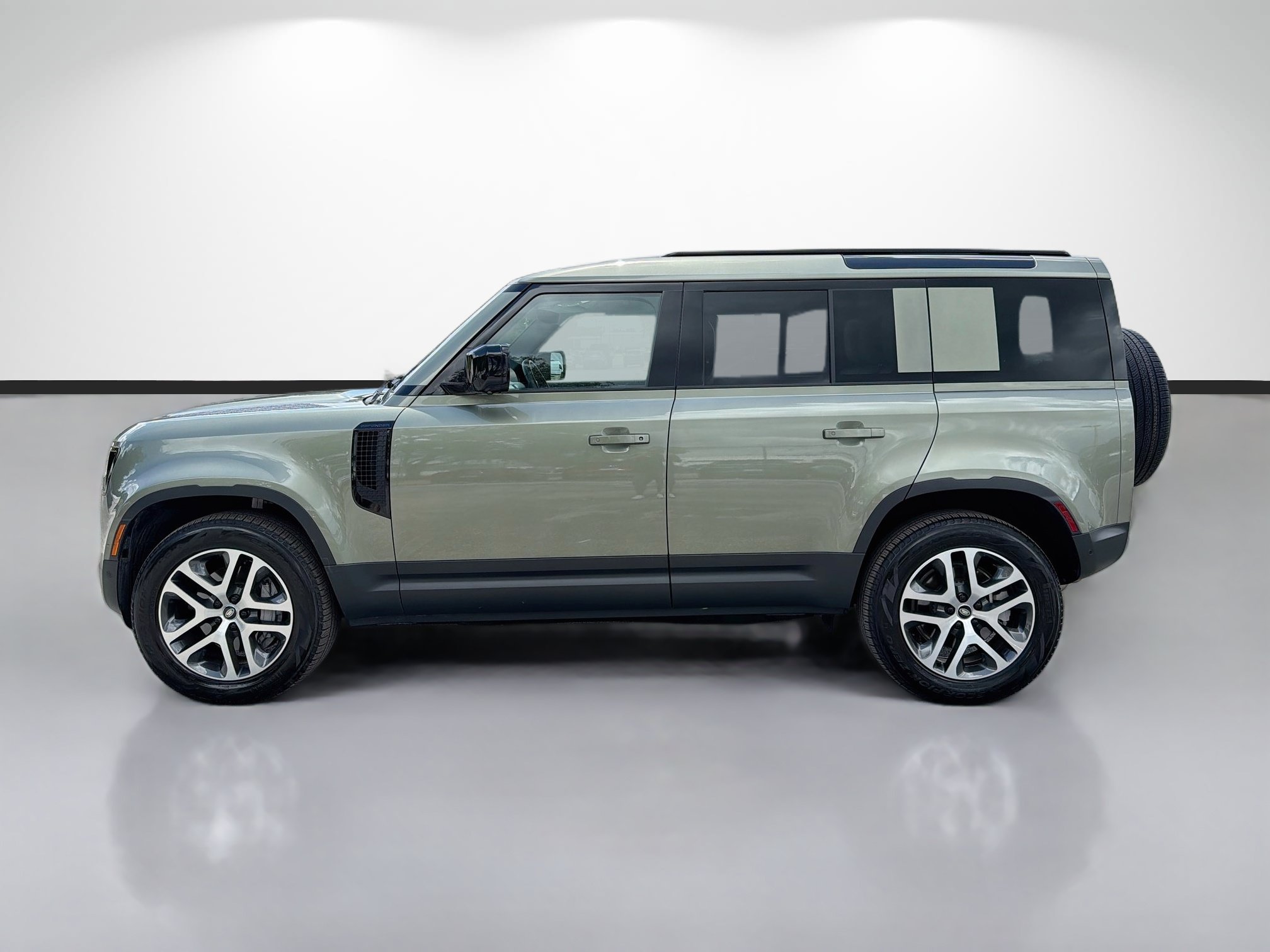 Certified Used 2025 Pangea Green Metallic Land Rover S image 2
