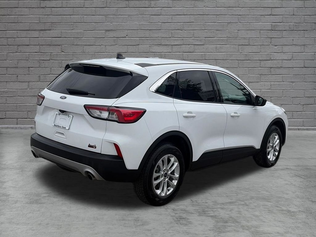 Used 2022 White Ford SE image 6