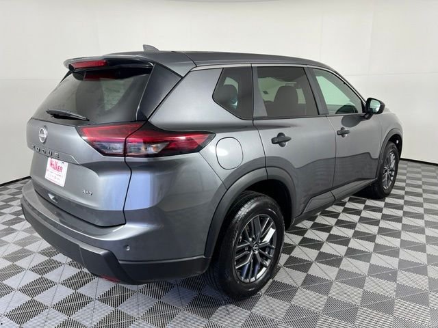 Used 2024 Gray Nissan S image 7
