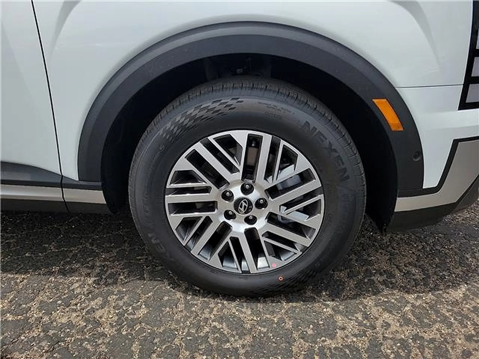 New 2026 White Hyundai SEL Premium image 7